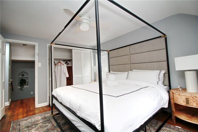 bedroom featuring a closet, ceiling fan, vaulted ceiling, and dark hardwood / wood-style floors