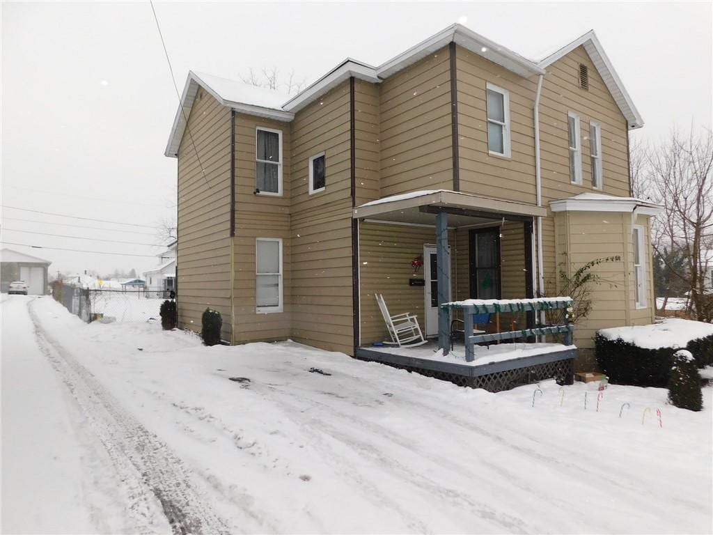 view of front of house with a porch