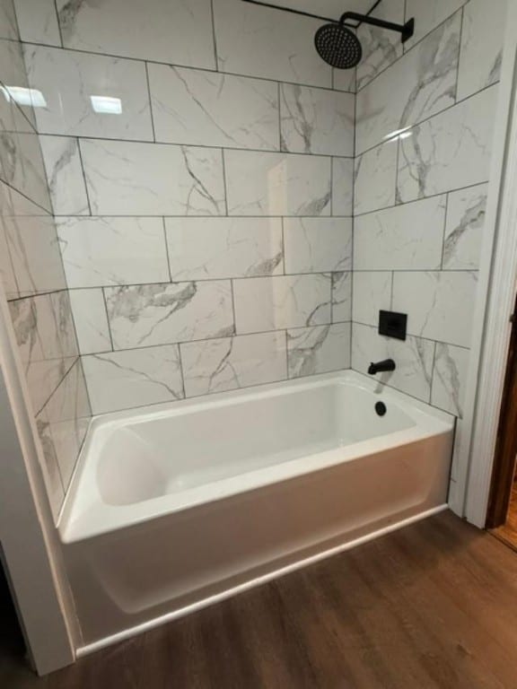 bathroom featuring tiled shower / bath and hardwood / wood-style floors