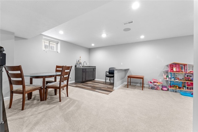 game room featuring carpet flooring and sink