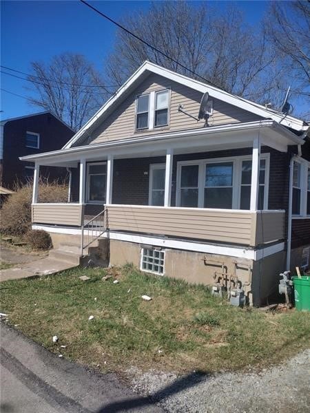 view of front of house featuring a porch