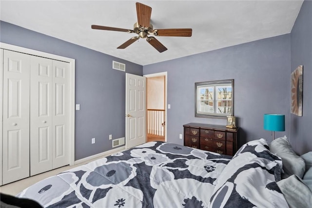 carpeted bedroom featuring ceiling fan and a closet