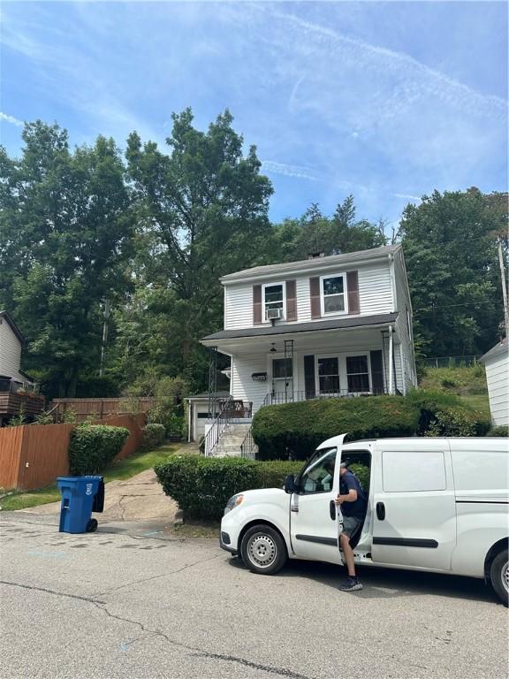 view of front of home with covered porch