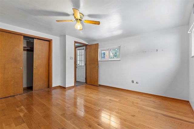 unfurnished bedroom with light wood-type flooring, ceiling fan, and a closet