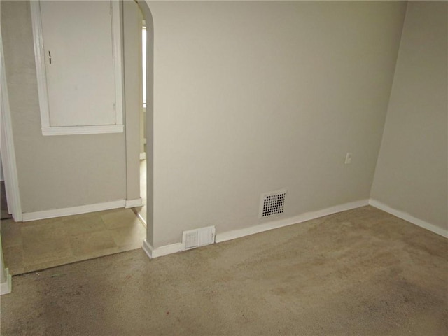 view of carpeted spare room