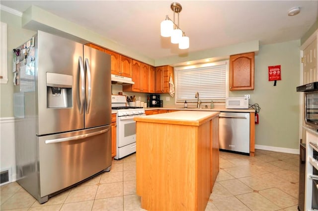 kitchen featuring a kitchen island, sink, hanging light fixtures, stainless steel appliances, and light tile patterned floors