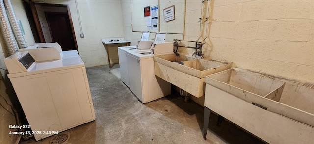 laundry room featuring sink and washer and clothes dryer