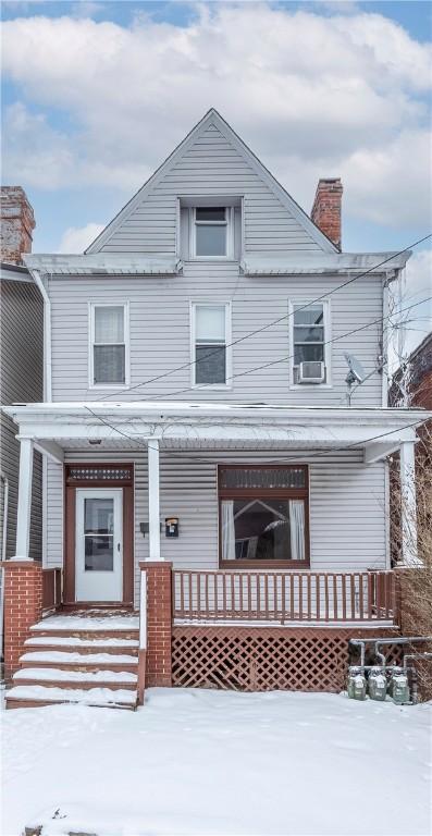 view of front of home featuring a porch