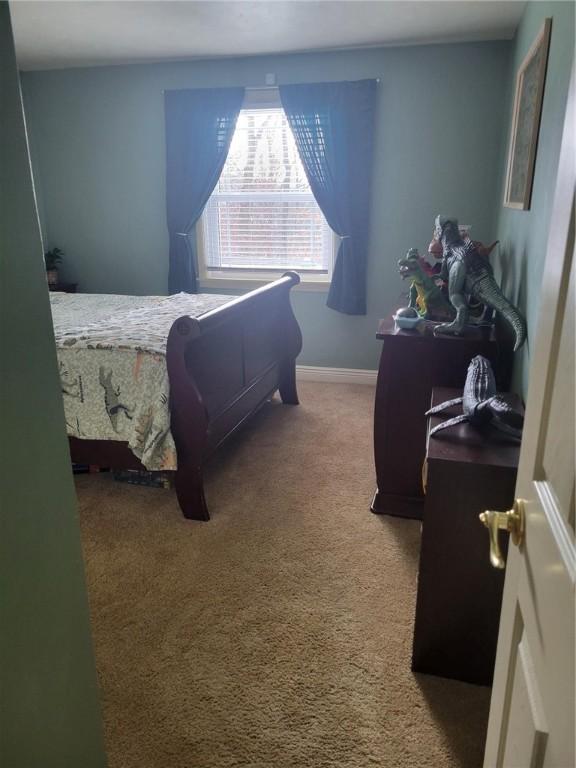 bedroom with carpet flooring