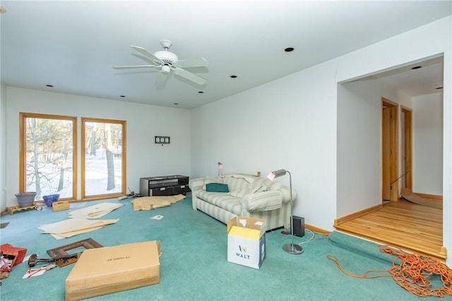 carpeted living room featuring ceiling fan