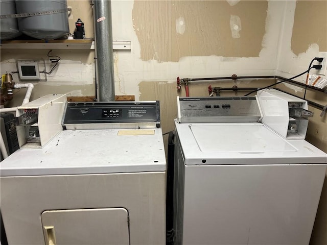 laundry room with washing machine and clothes dryer