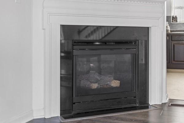 room details featuring hardwood / wood-style floors