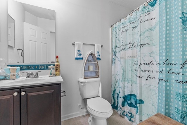 bathroom with a shower with curtain, vanity, and toilet