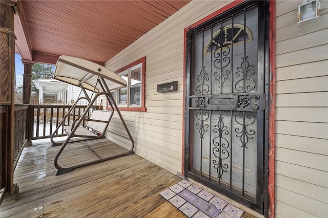 property entrance featuring covered porch