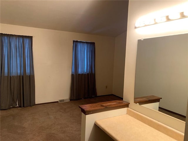 bedroom featuring carpet flooring