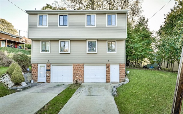 view of front of property featuring a front lawn and a garage