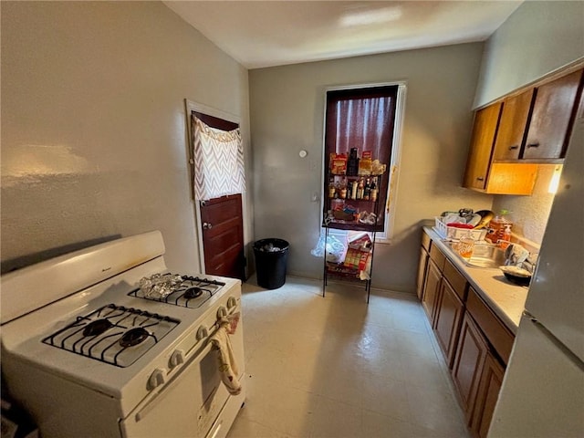 kitchen featuring sink and gas range gas stove