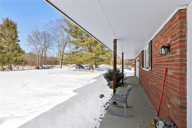 view of yard layered in snow