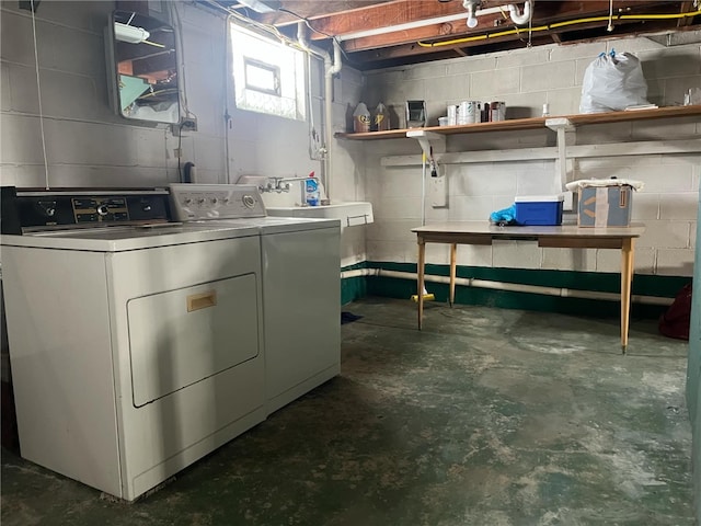 laundry room with washer and clothes dryer and sink