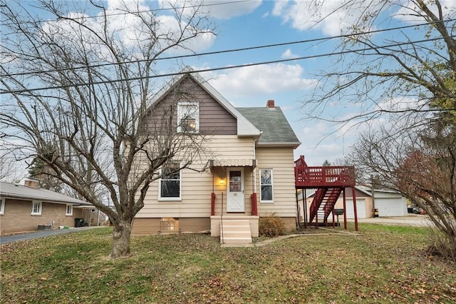 view of front of property featuring a front lawn and a garage