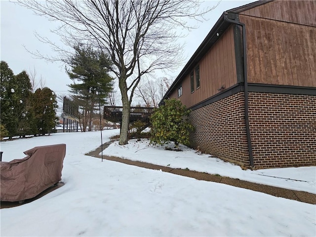 view of yard layered in snow