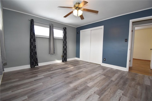 unfurnished bedroom with ceiling fan, crown molding, and hardwood / wood-style floors