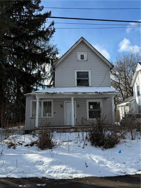 view of front facade featuring a porch