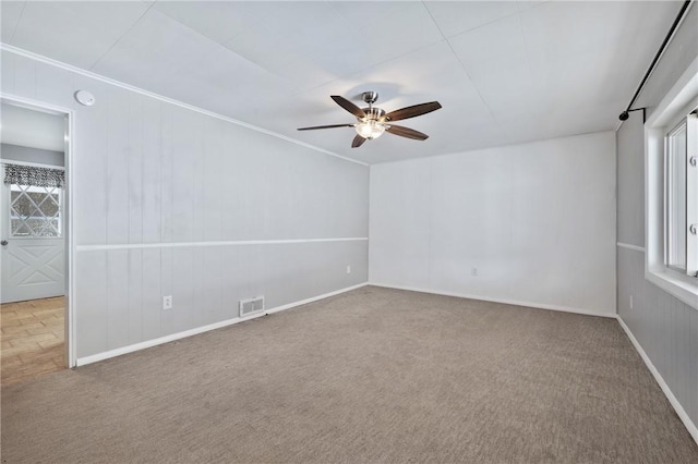 carpeted empty room featuring ceiling fan