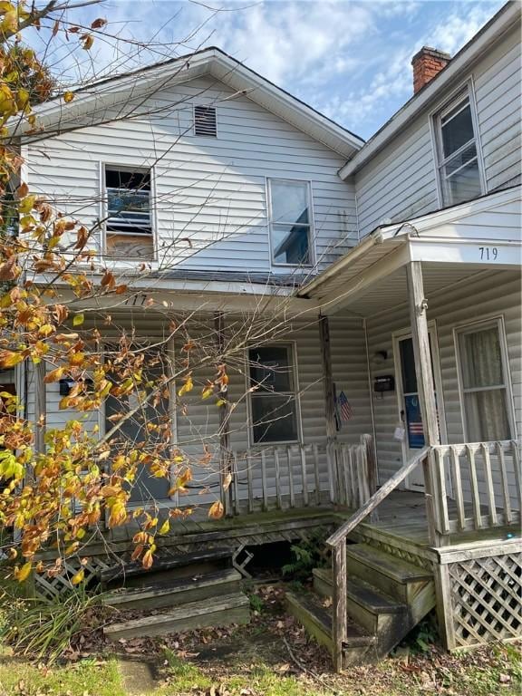 entrance to property with covered porch