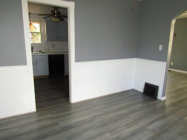 empty room with ceiling fan, dark hardwood / wood-style floors, and sink