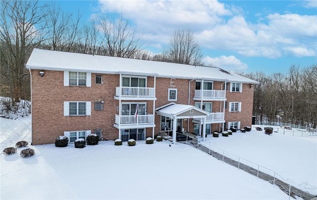 view of front of home featuring a balcony