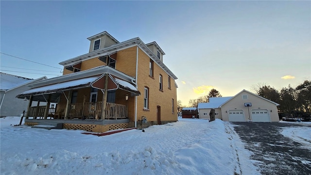 view of front of house with covered porch and a garage