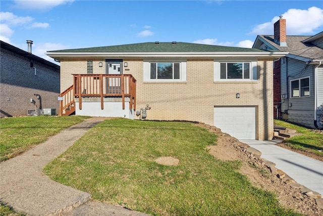 view of front facade with a garage and a front lawn