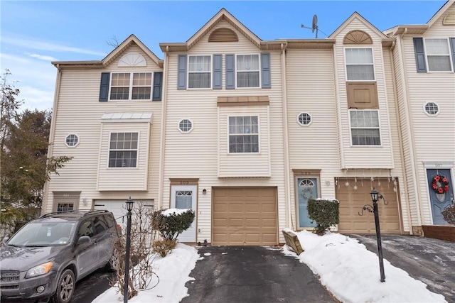 townhome / multi-family property featuring a garage