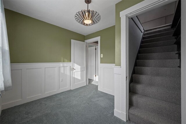 staircase featuring carpet