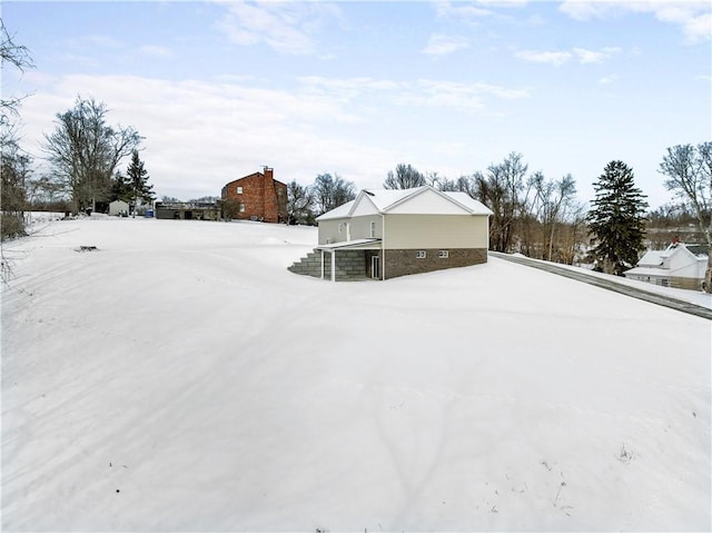 view of yard layered in snow