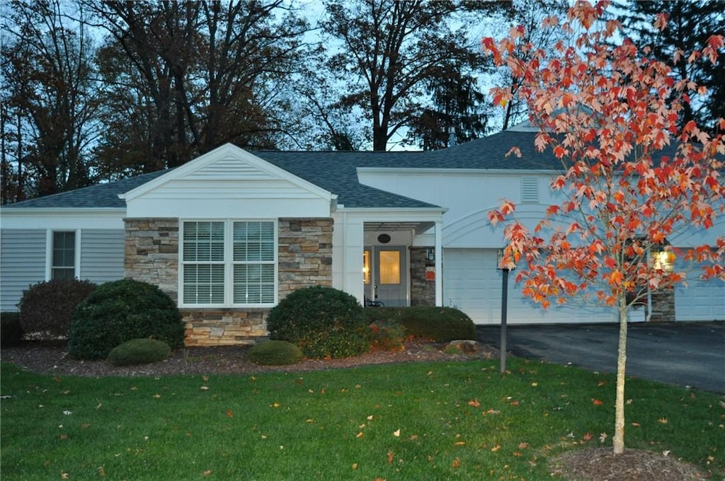 view of front facade with a front lawn