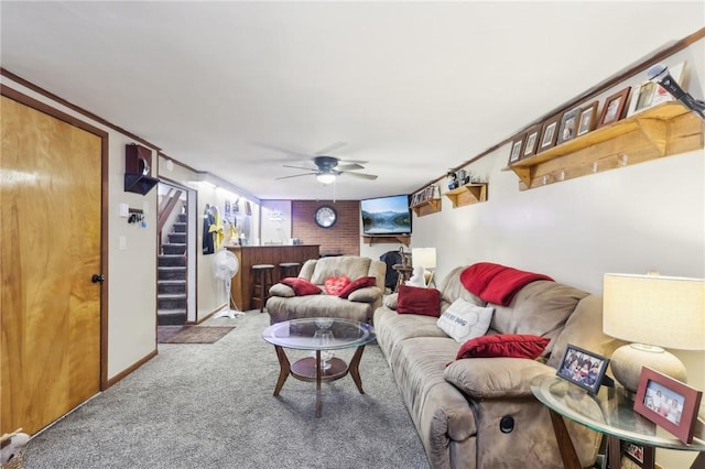 living room featuring ceiling fan, crown molding, and carpet floors