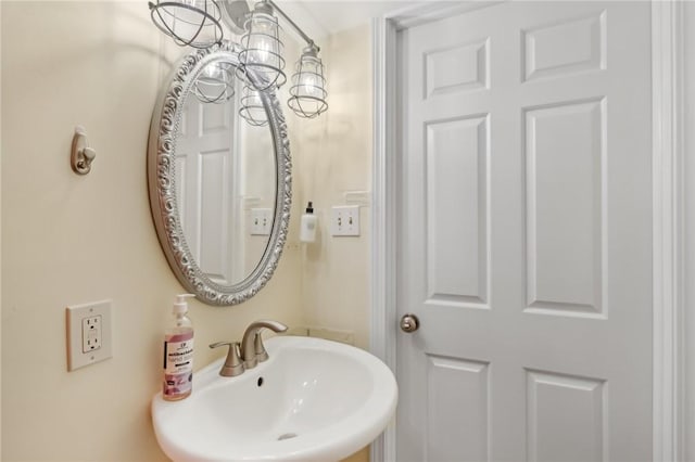 bathroom featuring sink