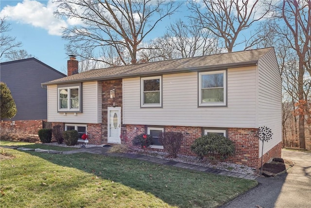 bi-level home with a front yard