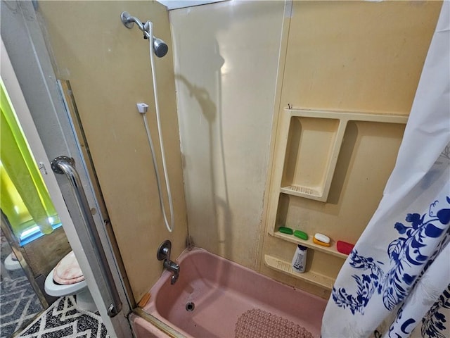300 Winston St, Hazelwood, PA 15207 - bathroom with shower / bathtub combination with curtain