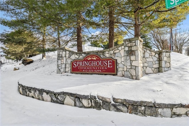 view of community / neighborhood sign