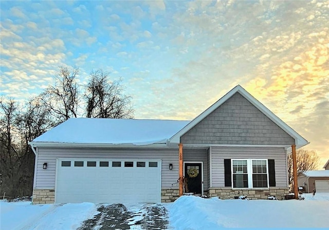 view of front facade featuring a garage