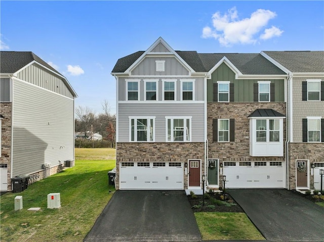 view of front of house featuring a garage and a front yard