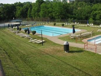 view of swimming pool with a yard