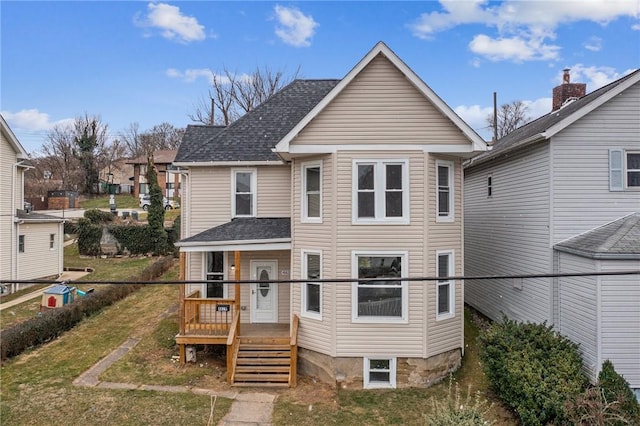 view of front of home featuring a front lawn