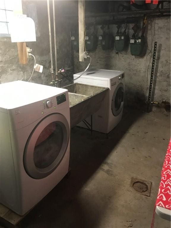 laundry room featuring independent washer and dryer