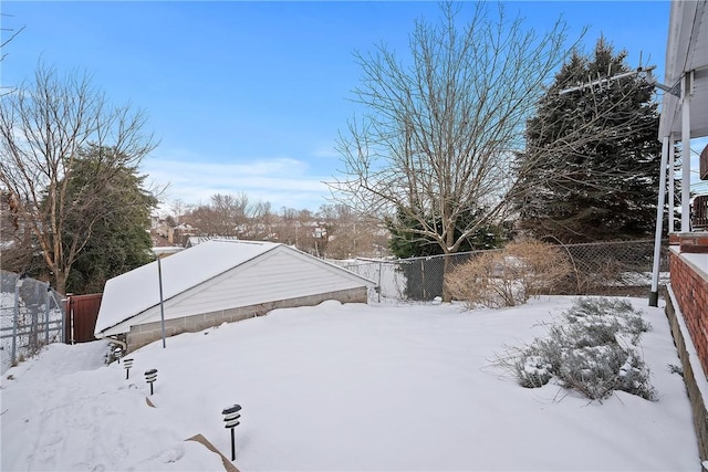 view of yard layered in snow