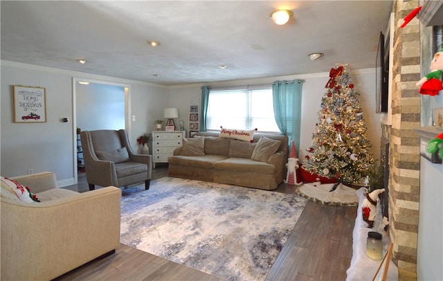 409 Himler Rd, Hempfield Twp Wml, PA 15601 - living area featuring wood finished floors and ornamental molding