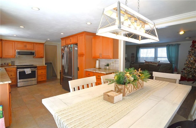 409 Himler Rd, Hempfield Twp Wml, PA 15601 - dining area with ornamental molding and recessed lighting